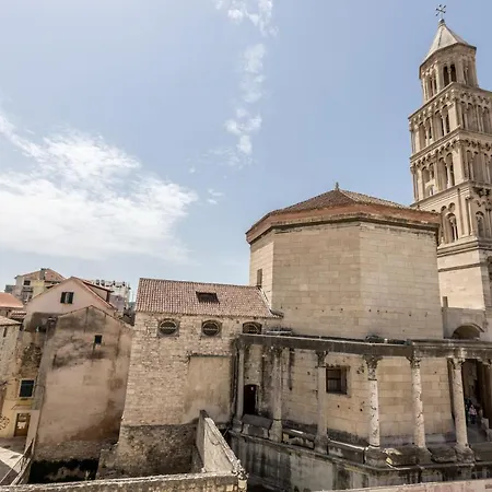 Peristil Апартаменти *